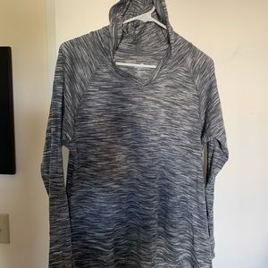 Woman’s Avia long sleeve hooded top